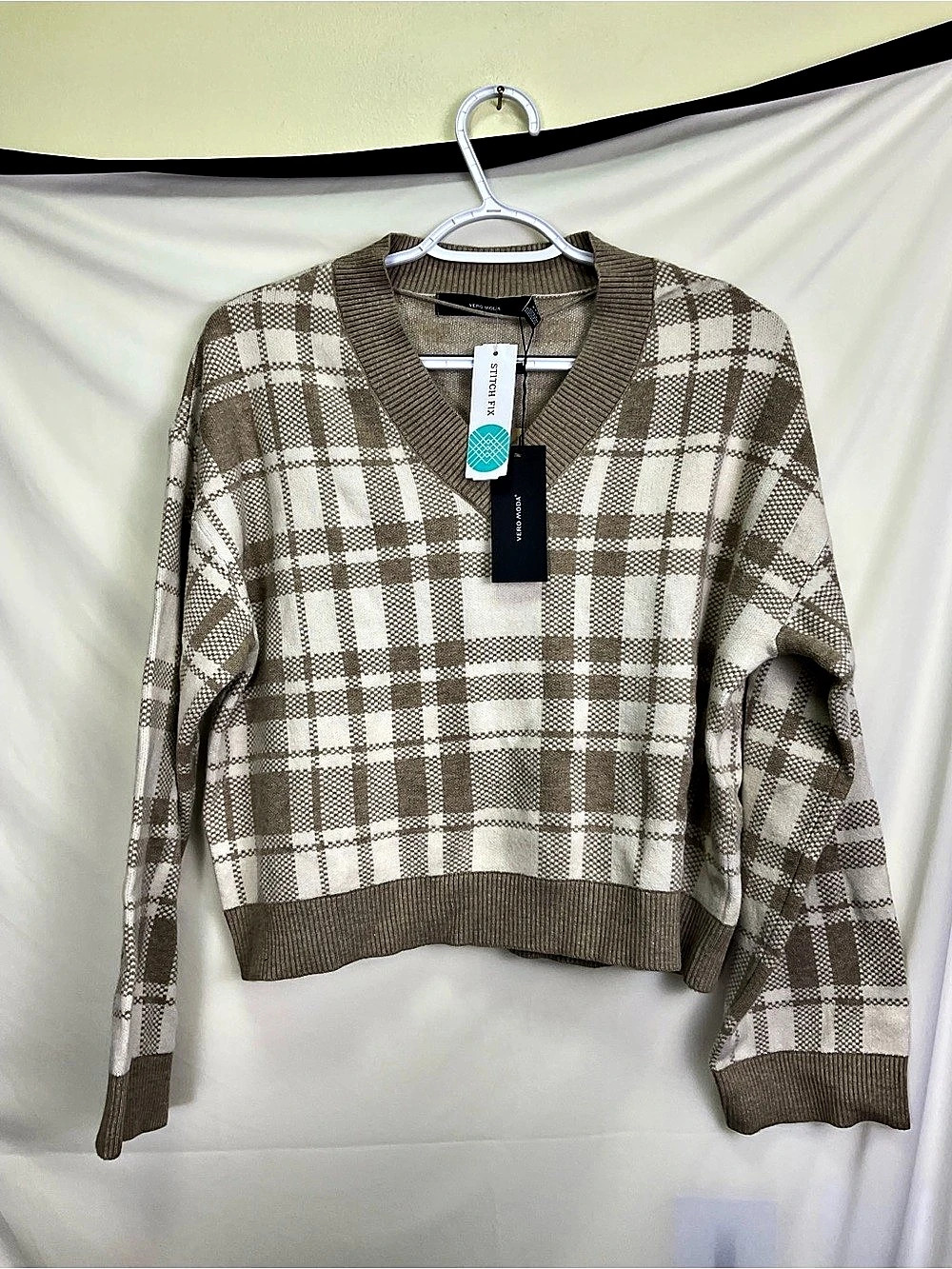 Vero Moda Vmgold Art LS V-Neck Pullover Plaid V-Neck Pullover in Brown & Cream